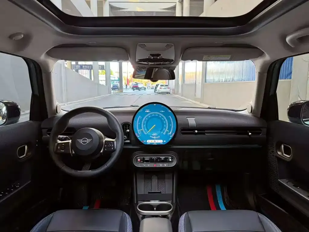 MINI Cooper (3-door) 2025 из CN, фото 2