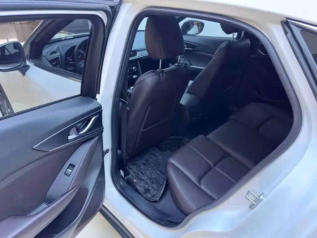 Mazda CX-4 2023 из CN, фото 7