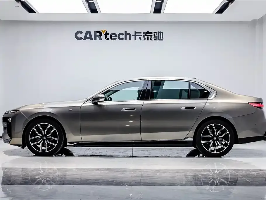 BMW 7 Series 2024 из CN, фото 9