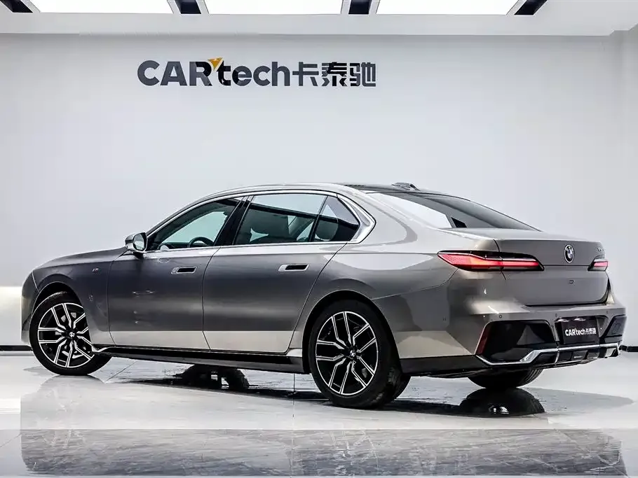 BMW 7 Series 2024 из CN, фото 8