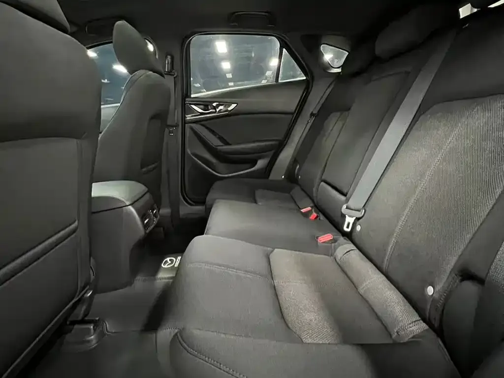 Mazda CX-4 2023 из CN, фото 4