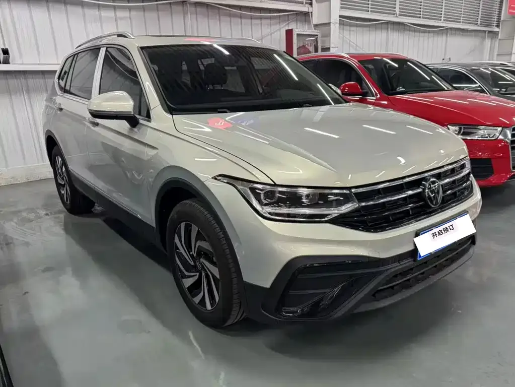 Volkswagen Tiguan L — фото 1