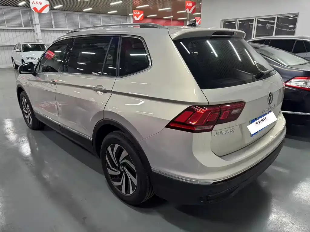 Volkswagen Tiguan L — фото 3