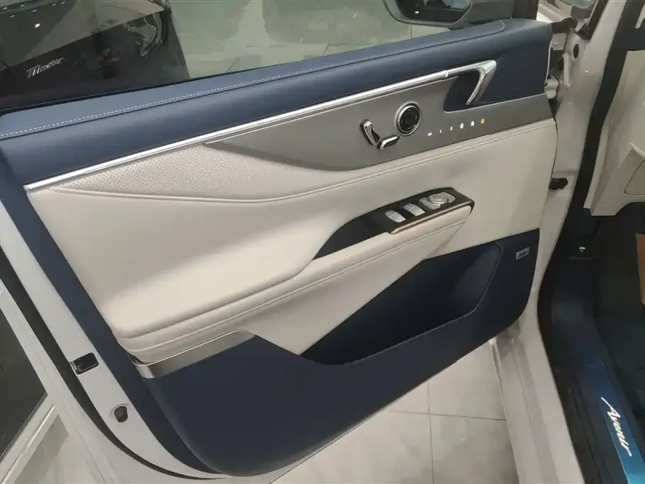 Buick GL8 Hybrid 2024 из CN, фото 2