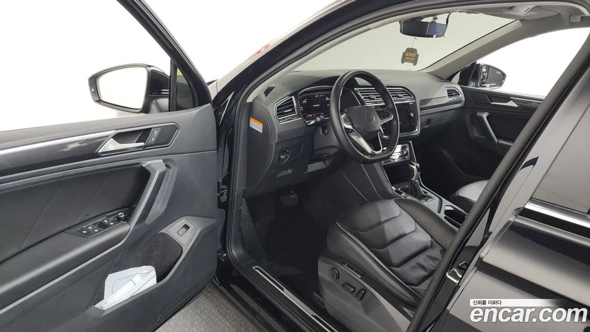 Volkswagen Tiguan — фото 10