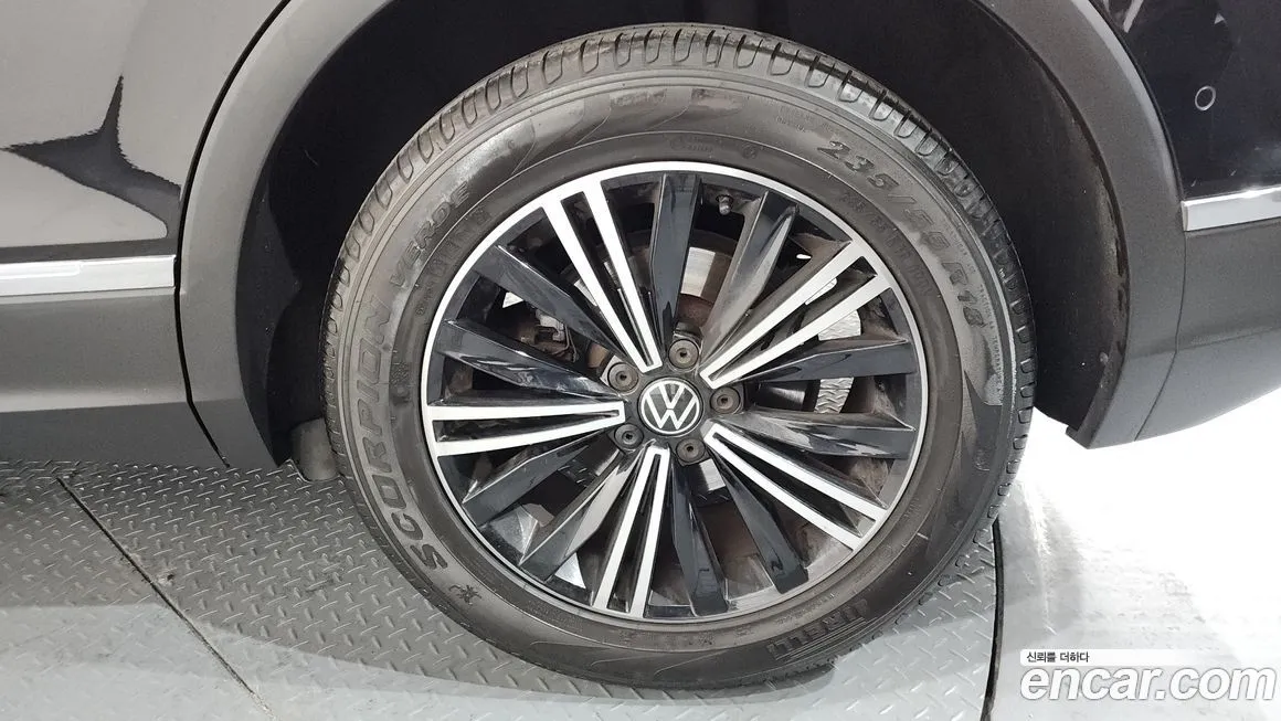 Volkswagen Tiguan — фото 8