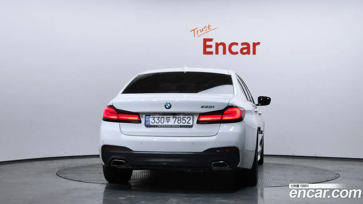 BMW 5-Series — фото 10