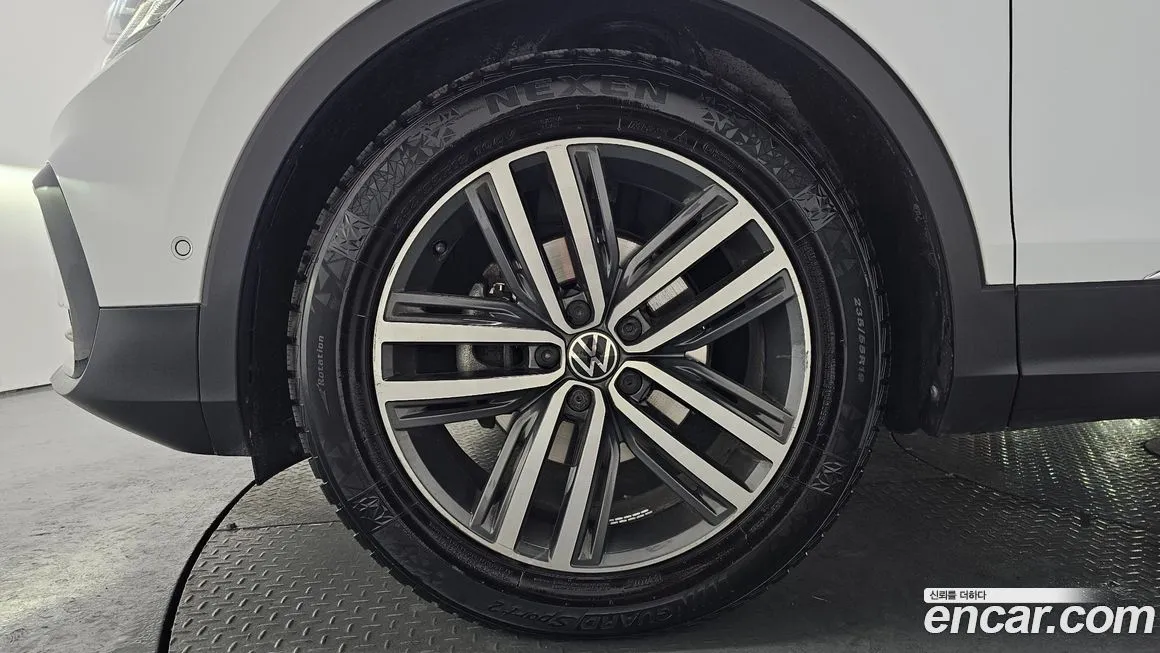 Volkswagen Tiguan — фото 6