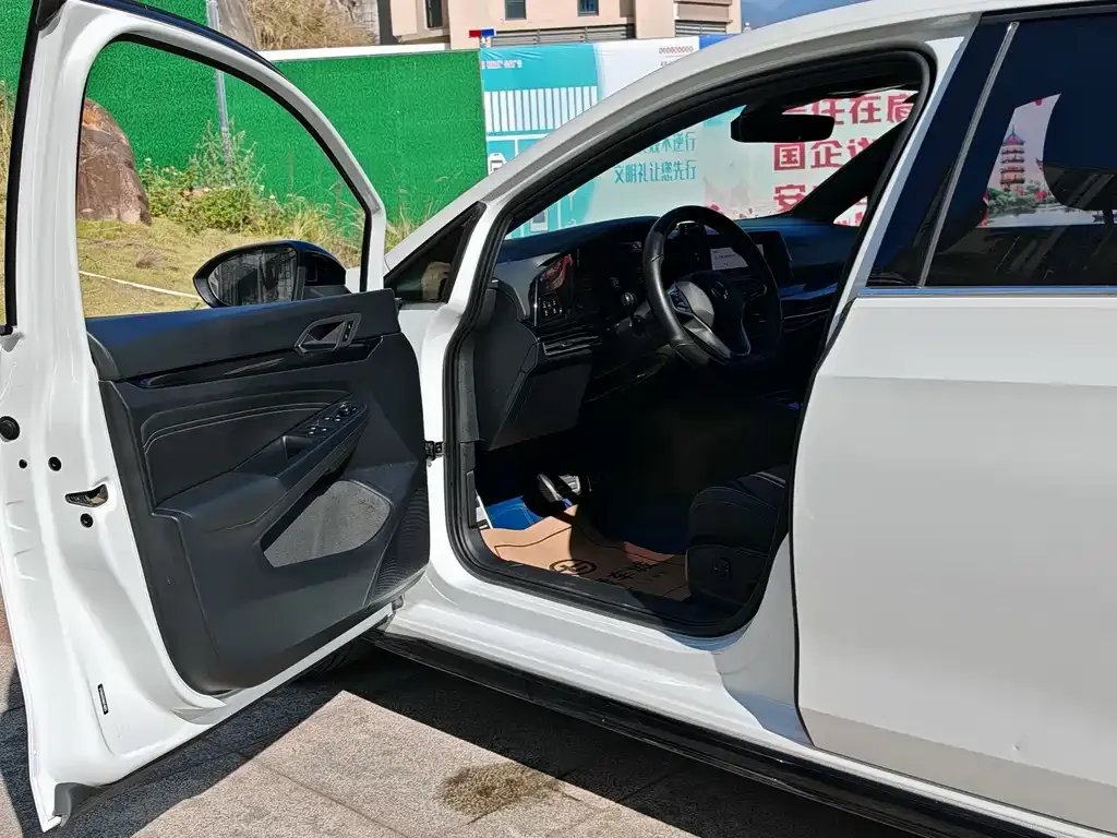 Volkswagen Golf 2021 из CN, фото 5