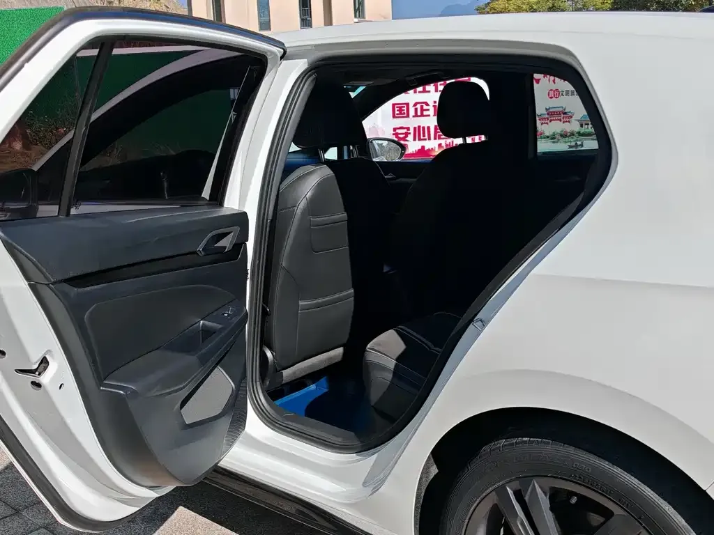 Volkswagen Golf 2021 из CN, фото 3