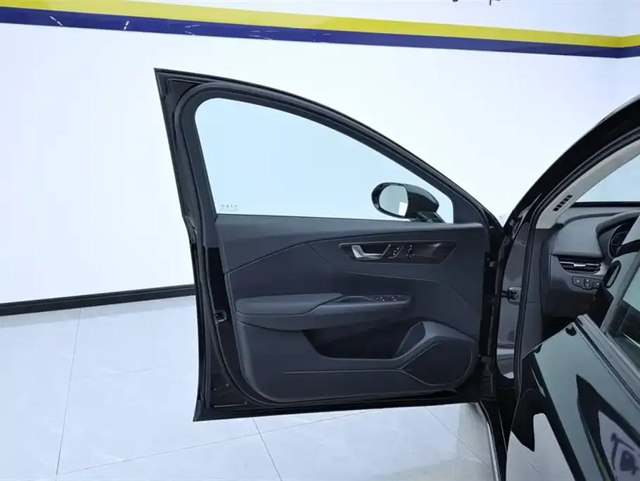 Hongqi E-QM5 2023 из CN, фото 3