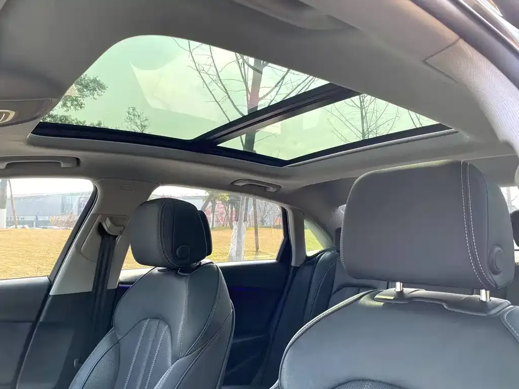 Audi A4L 2022 из CN, фото 4