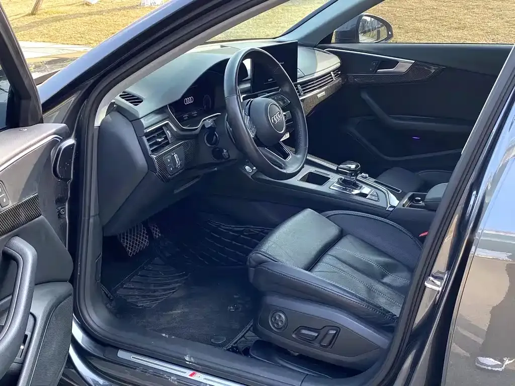 Audi A4L 2022 из CN, фото 9