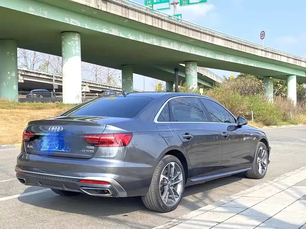 Audi A4L 2022 из CN, фото 3