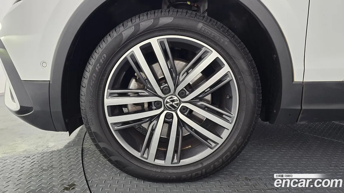 Volkswagen Tiguan — фото 9