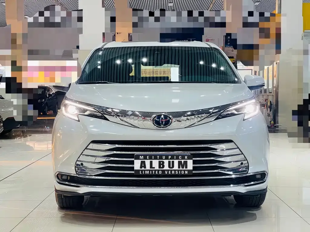 Toyota Sienna 2023 из CN, фото 3