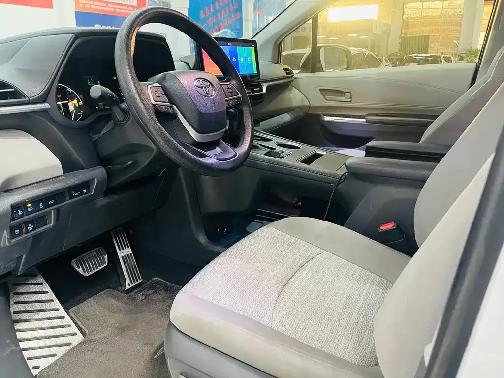 Toyota Sienna 2023 из CN, фото 6