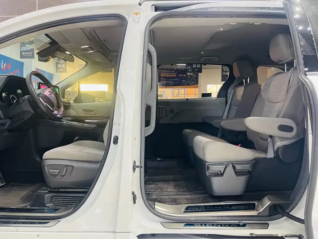 Toyota Sienna 2023 из CN, фото 8