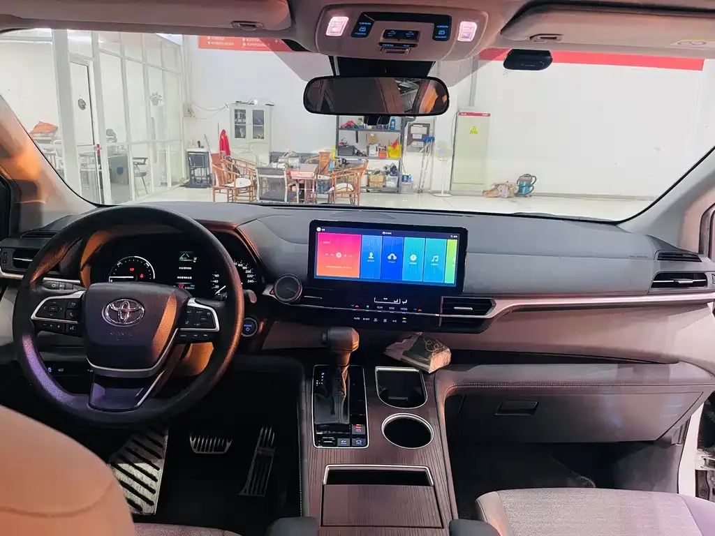 Toyota Sienna 2023 из CN, фото 10