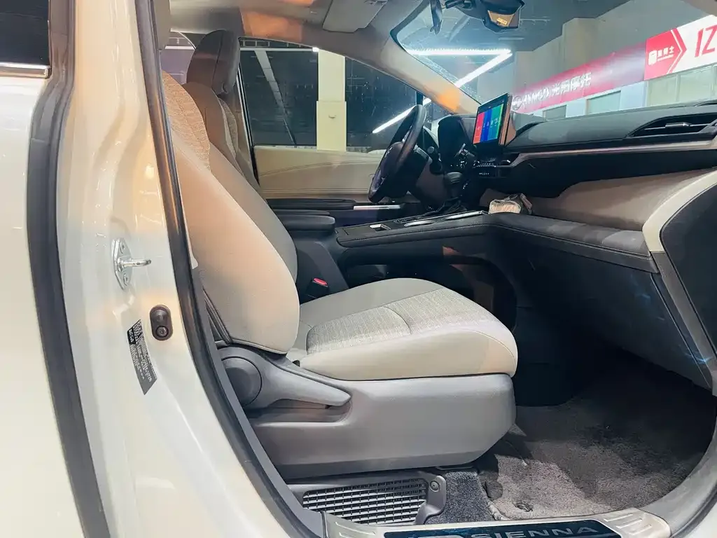 Toyota Sienna 2023 из CN, фото 7