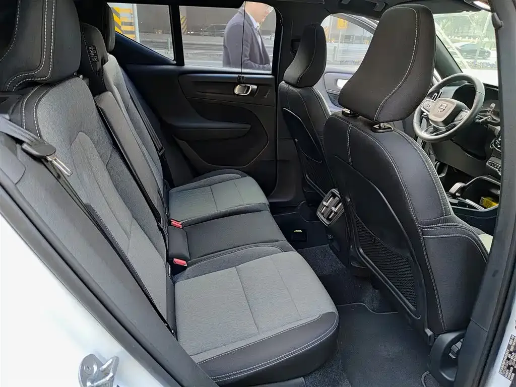 Volvo XC40 2023 из CN, фото 2