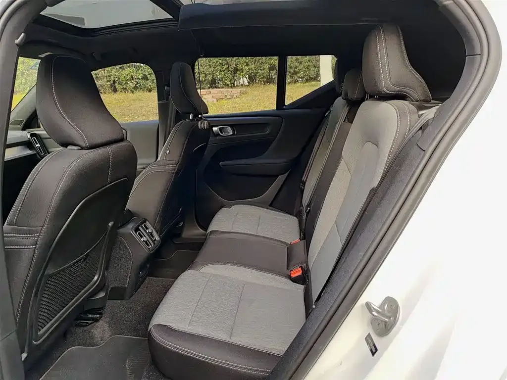 Volvo XC40 2023 из CN, фото 6