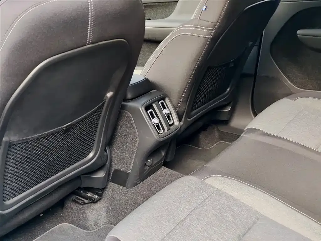 Volvo XC40 2023 из CN, фото 3