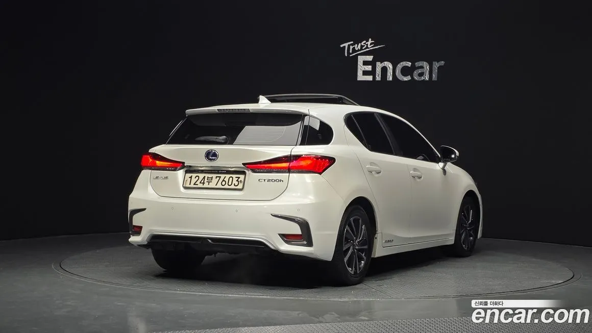 Lexus CT200h 2021 из KR, фото 2
