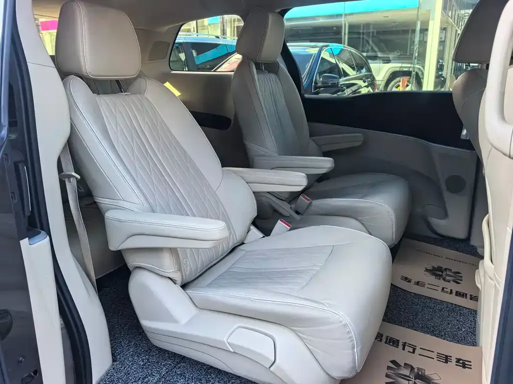 Buick GL8 2025 из CN, фото 5