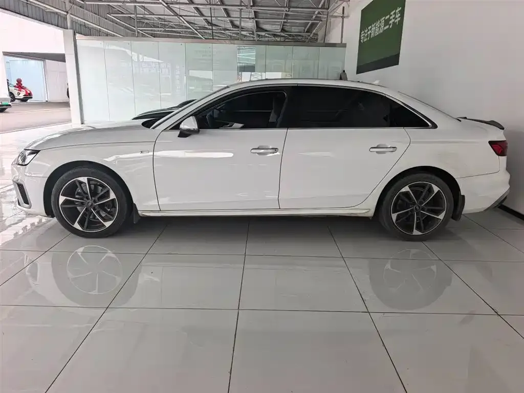 Audi A4L 2022 из CN, фото 8
