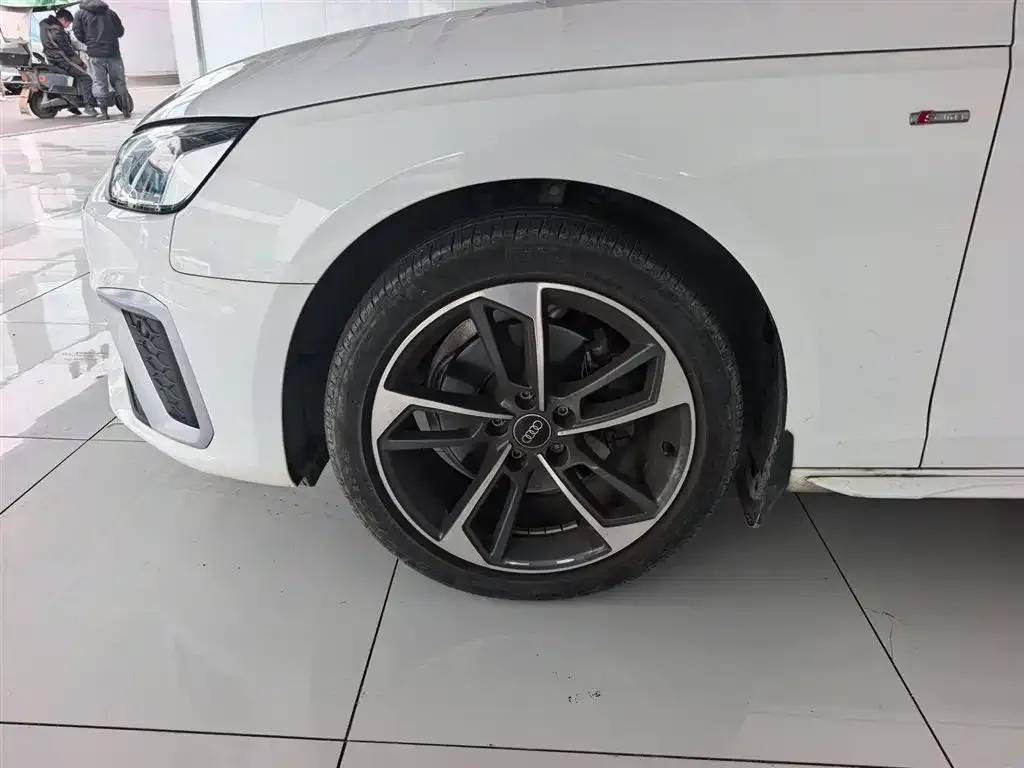 Audi A4L 2022 из CN, фото 7
