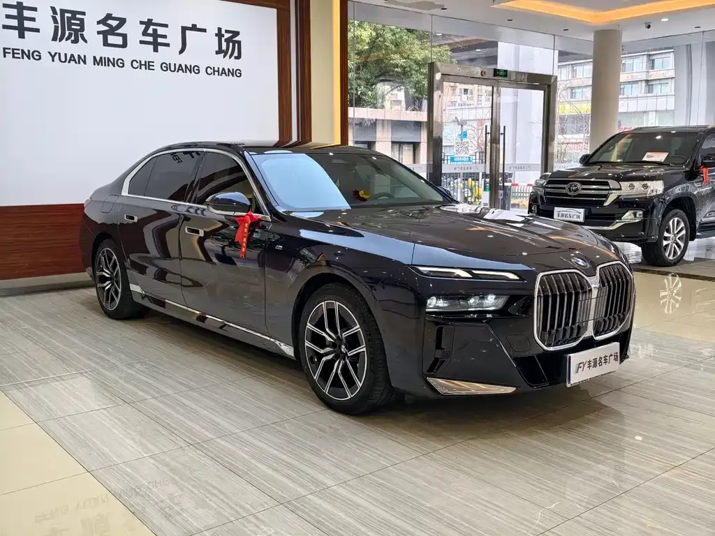 BMW 7 Series 2023 из CN, фото 7