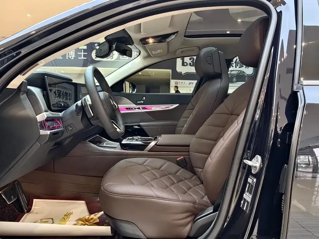 BMW 7 Series 2023 из CN, фото 6