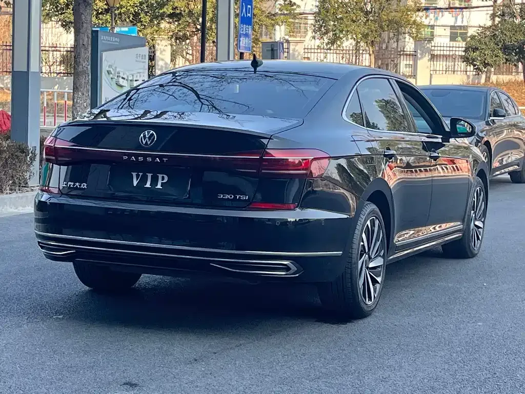 Volkswagen Passat — фото 6