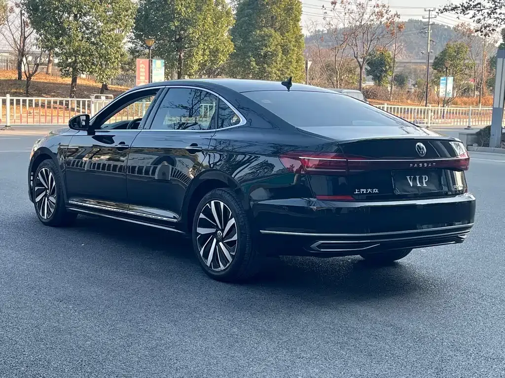 Volkswagen Passat — фото 8