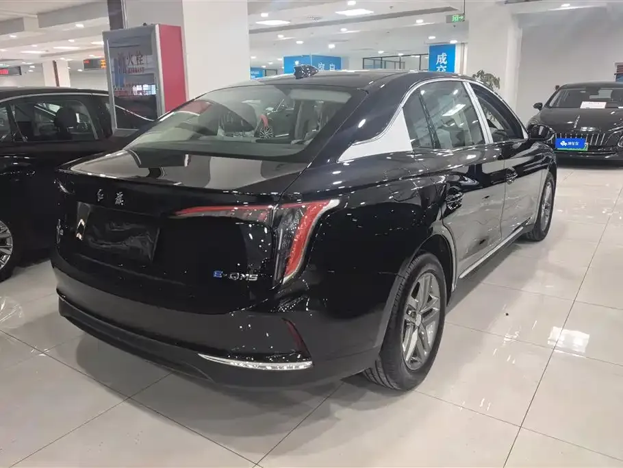 Hongqi E-QM5 — фото 2