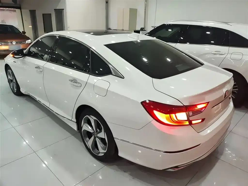 Honda Accord — фото 6