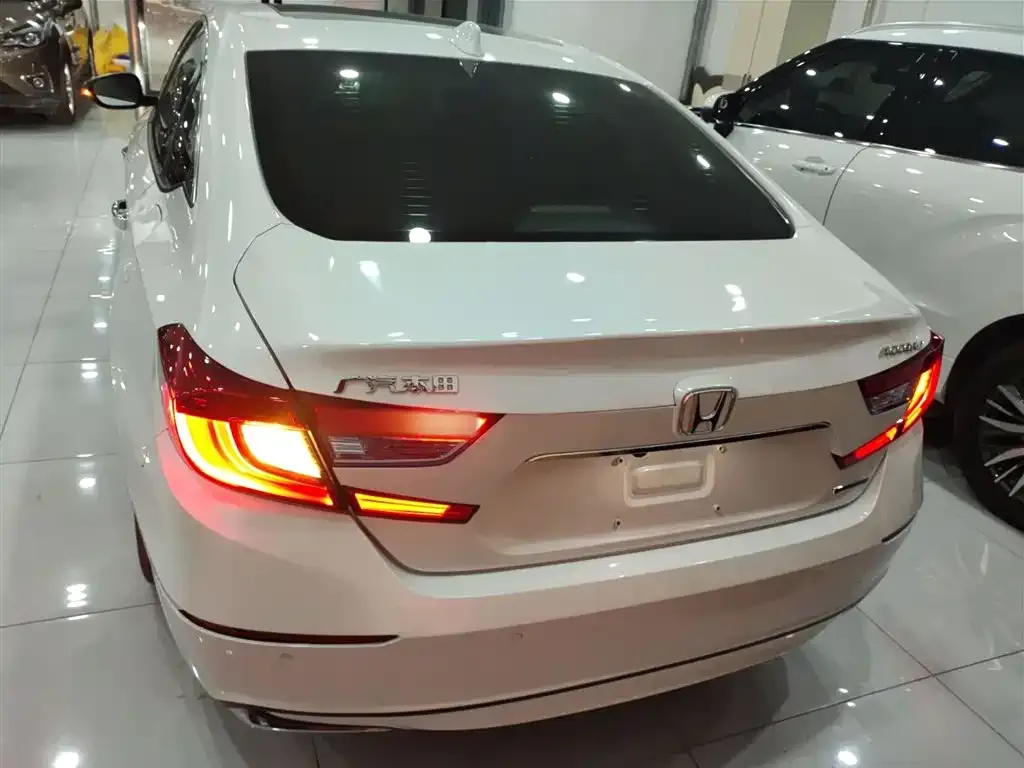 Honda Accord — фото 8