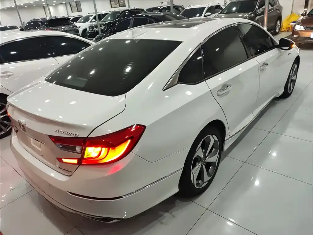 Honda Accord — фото 10