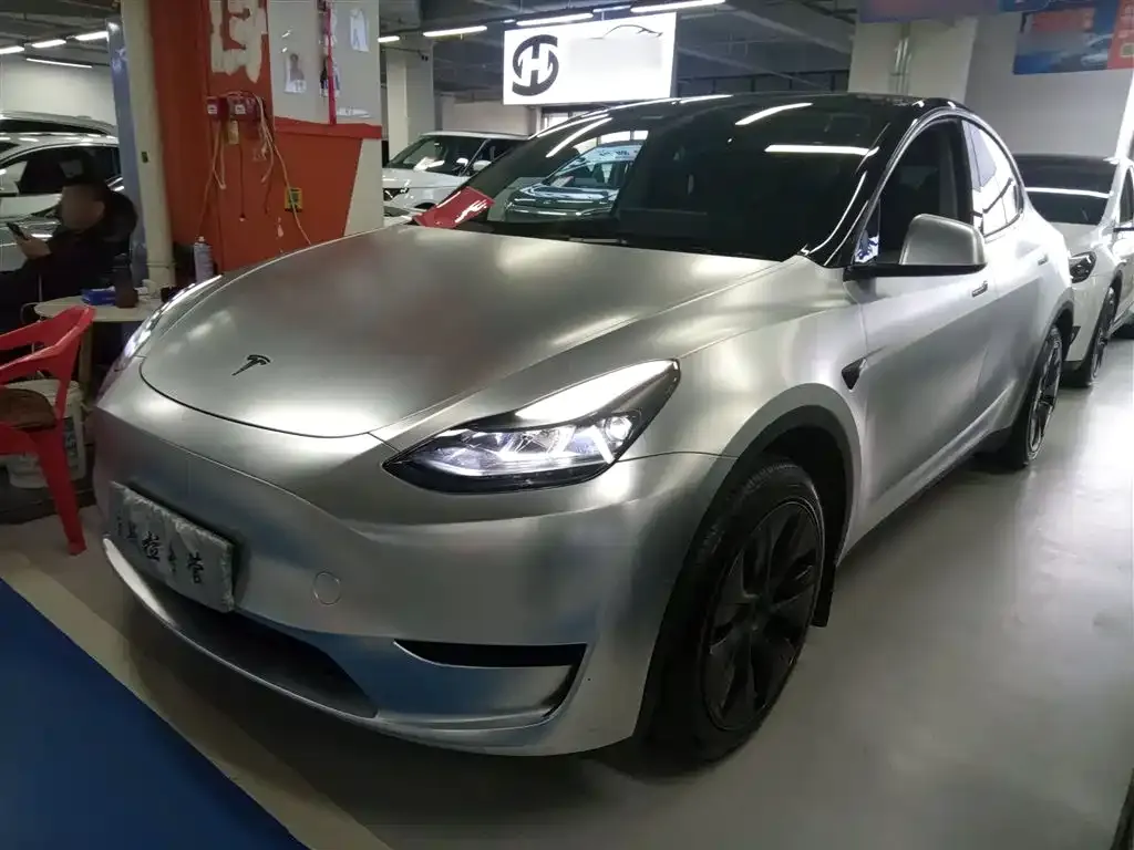 Tesla Model Y — фото 1