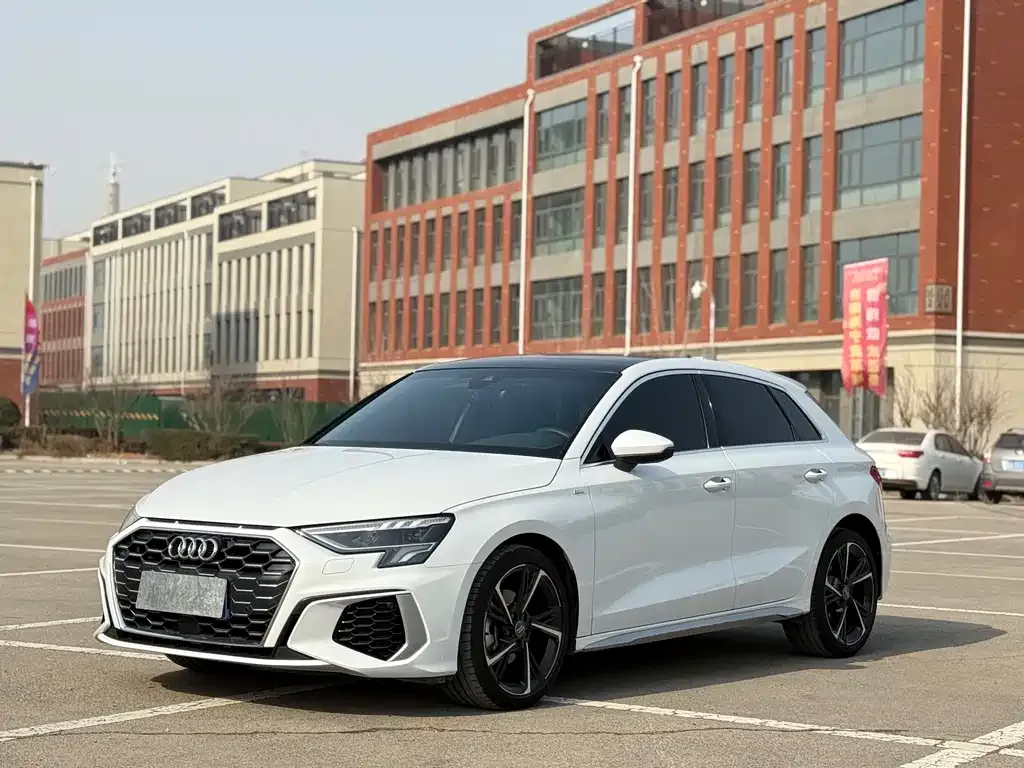 Audi A3 — фото 1