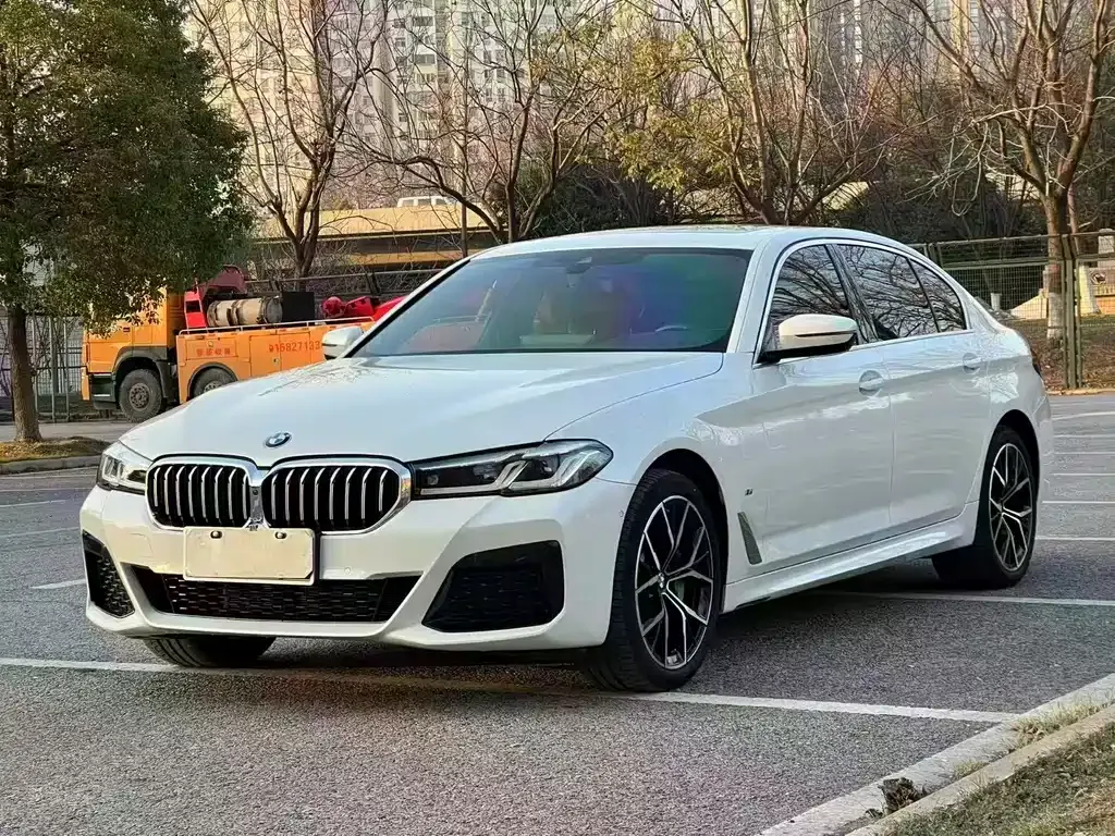 BMW 5 Series — фото 1