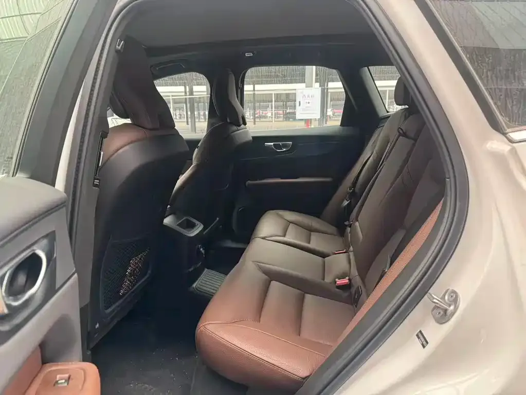 Volvo XC60 PHEV 2025 из CN, фото 4