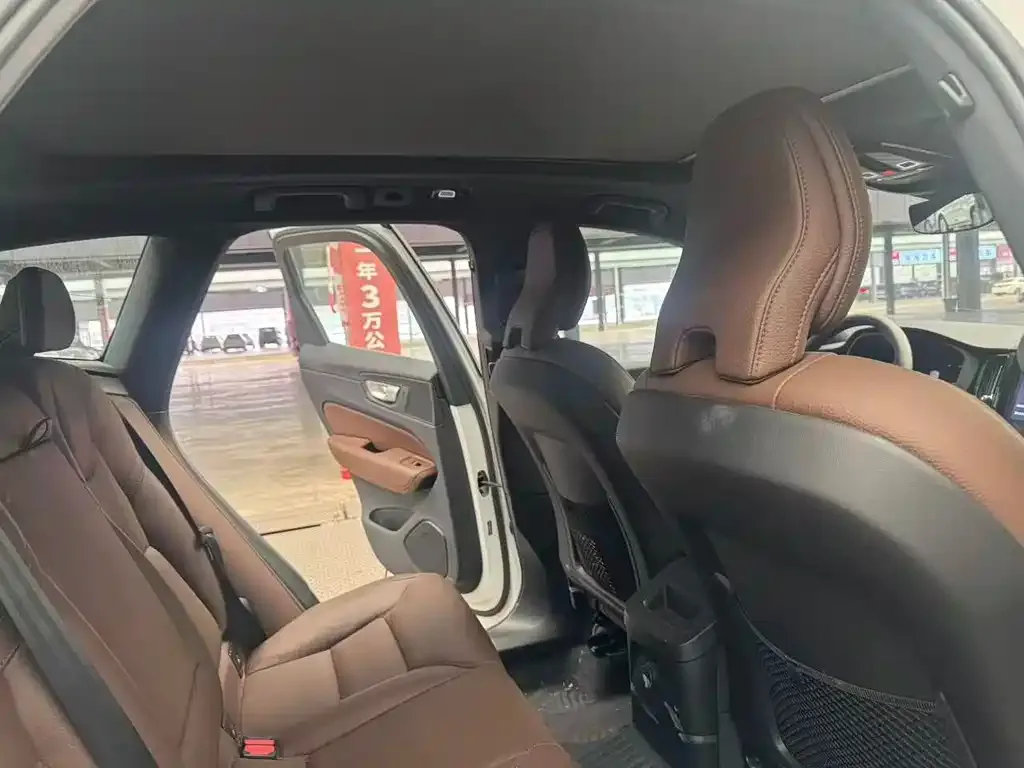 Volvo XC60 PHEV 2025 из CN, фото 3