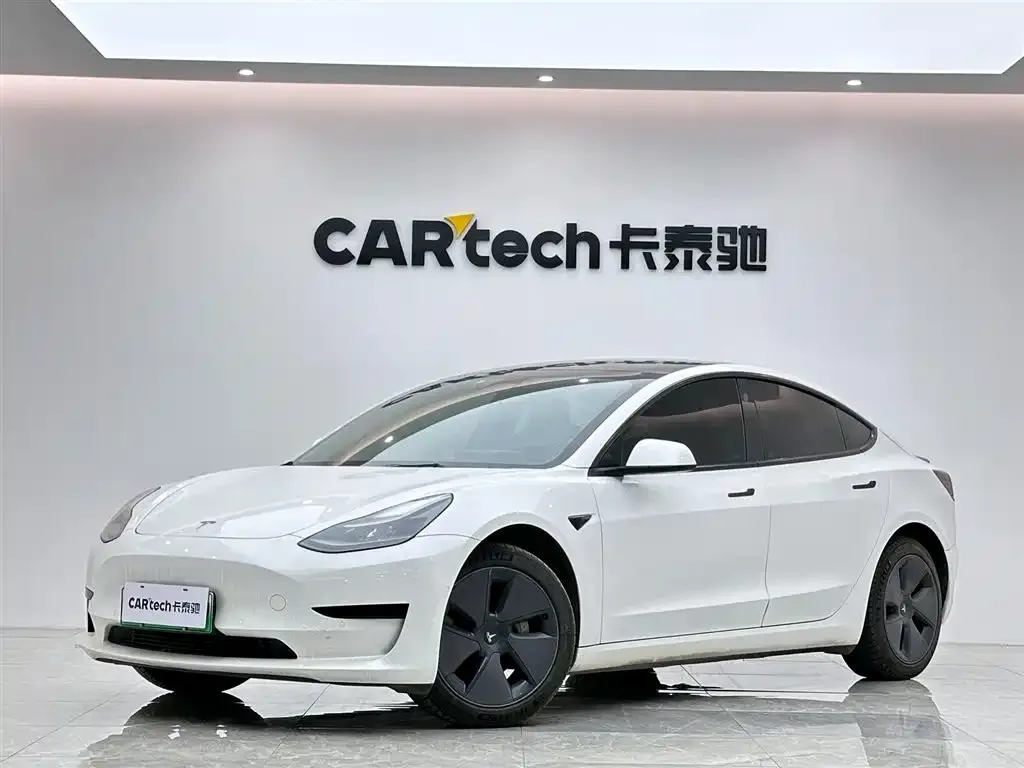 Tesla Model 3 — фото 1