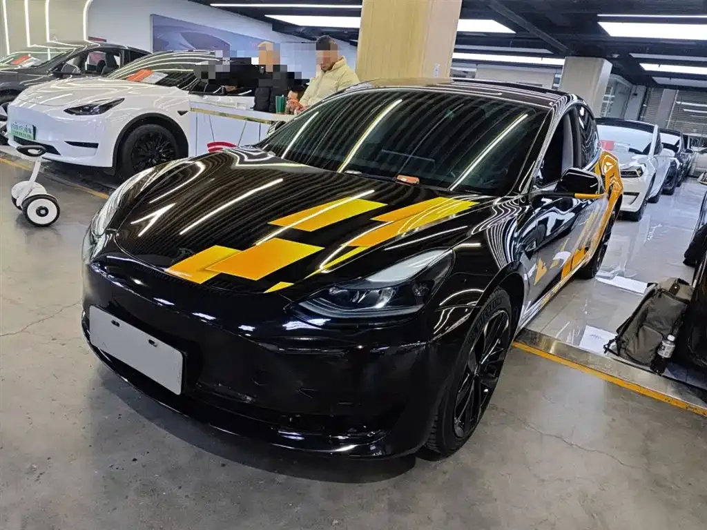Tesla Model 3 — фото 1