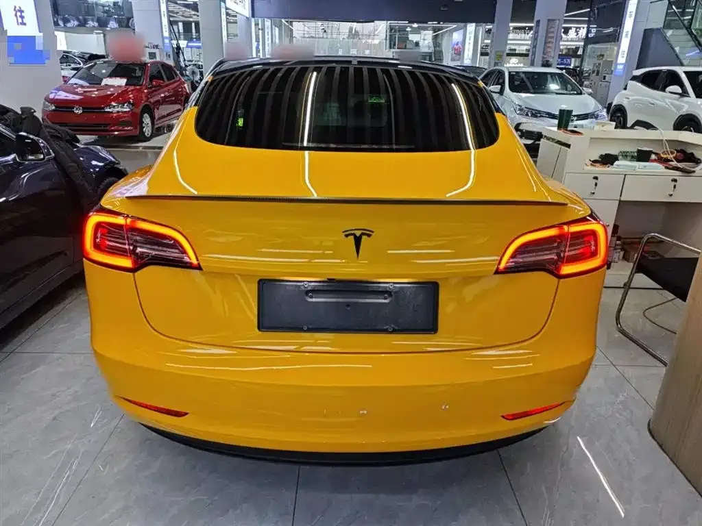 Tesla Model 3 — фото 6