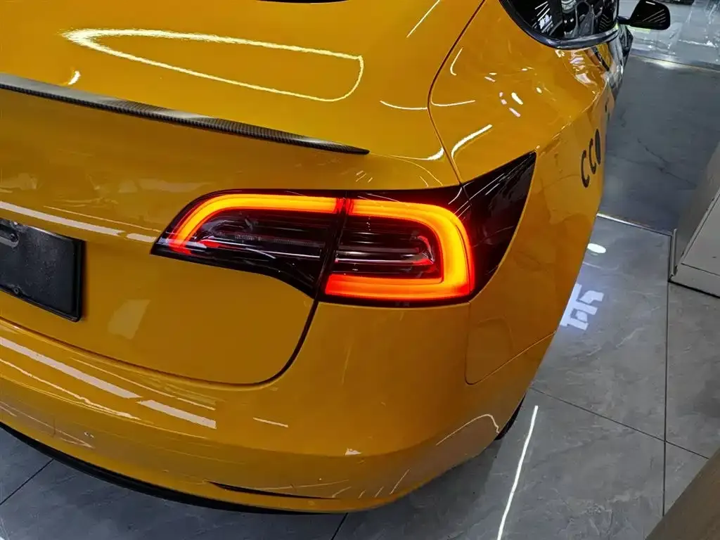 Tesla Model 3 — фото 10