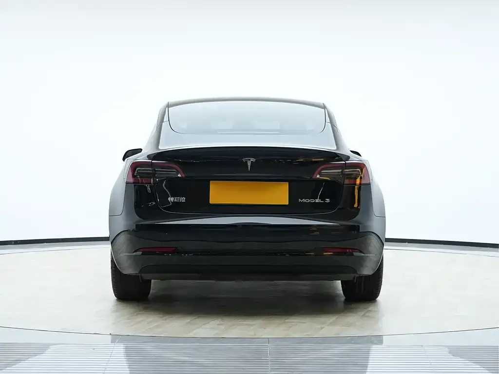 Tesla Model 3 — фото 3