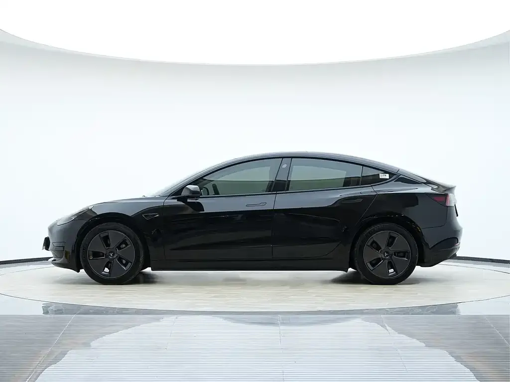 Tesla Model 3 — фото 10